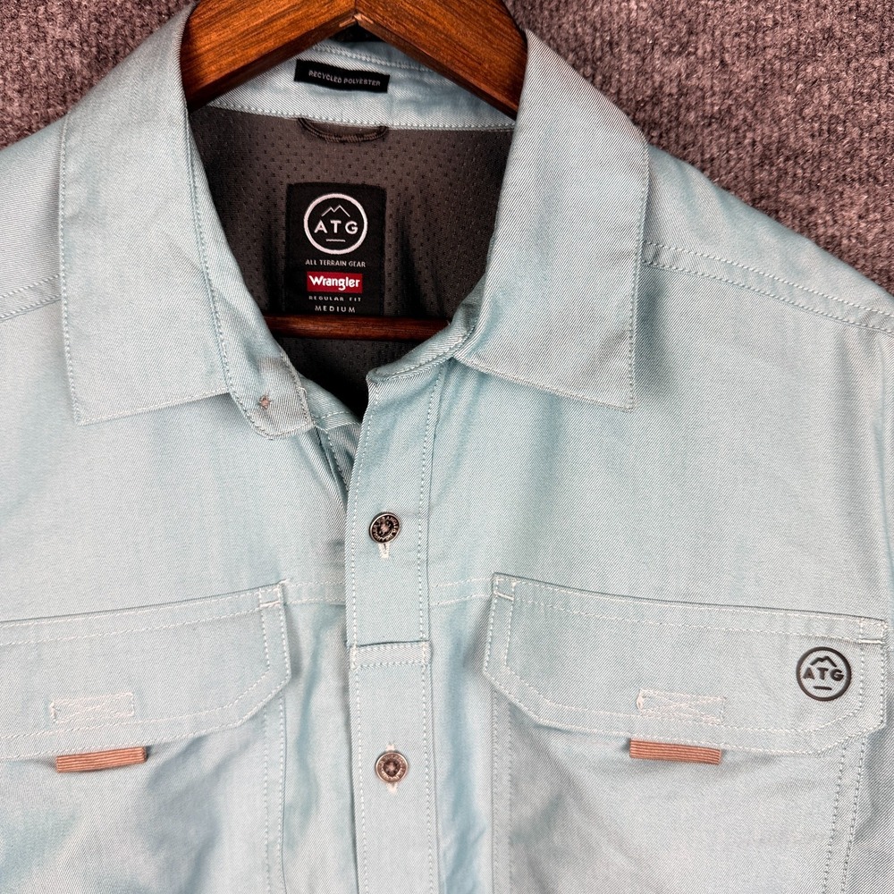 Wrangler ATG Shirt Medium Light Blue Long Sleeve Button Up Outdoor Utility
